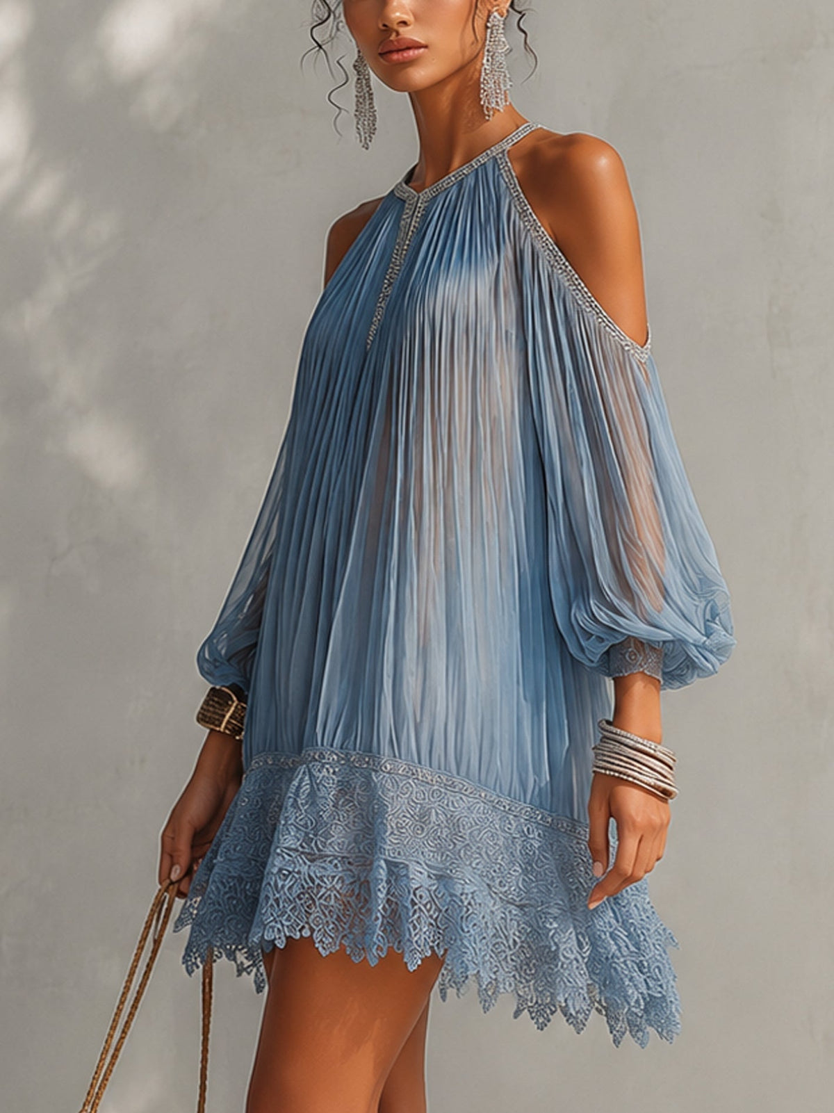 Céleste | Mini Robe Bleue Épaules Dénudées Froncée à Ourlet en Dentelle