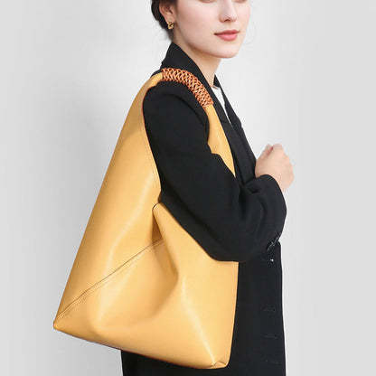 Ilana | Sac Hobo Souple en Cuir de Veau et Anse en Rattan