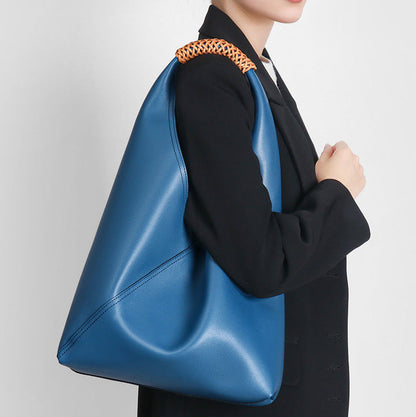 Ilana | Sac Hobo Souple en Cuir de Veau et Anse en Rattan
