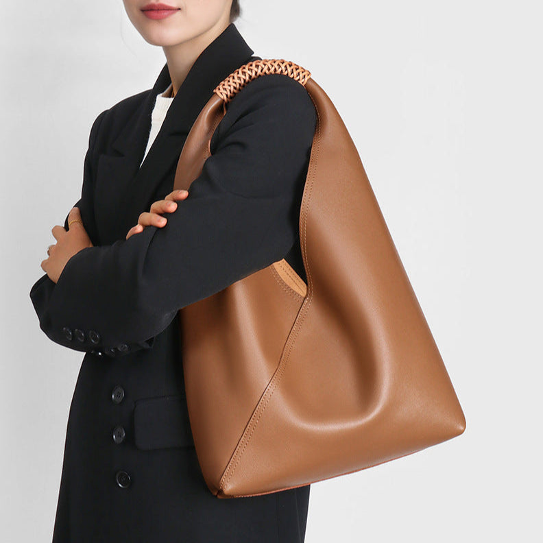 Ilana | Sac Hobo Souple en Cuir de Veau et Anse en Rattan