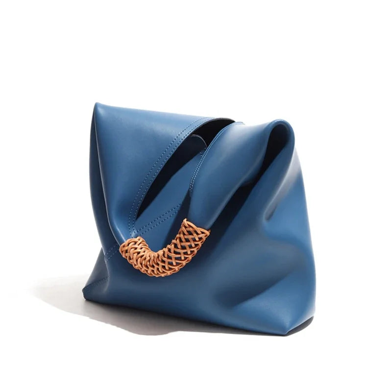 Ilana | Sac Hobo Souple en Cuir de Veau et Anse en Rattan