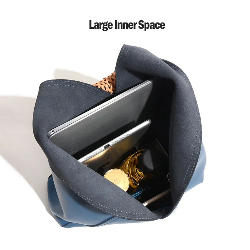 Ilana | Sac Hobo Souple en Cuir de Veau et Anse en Rattan