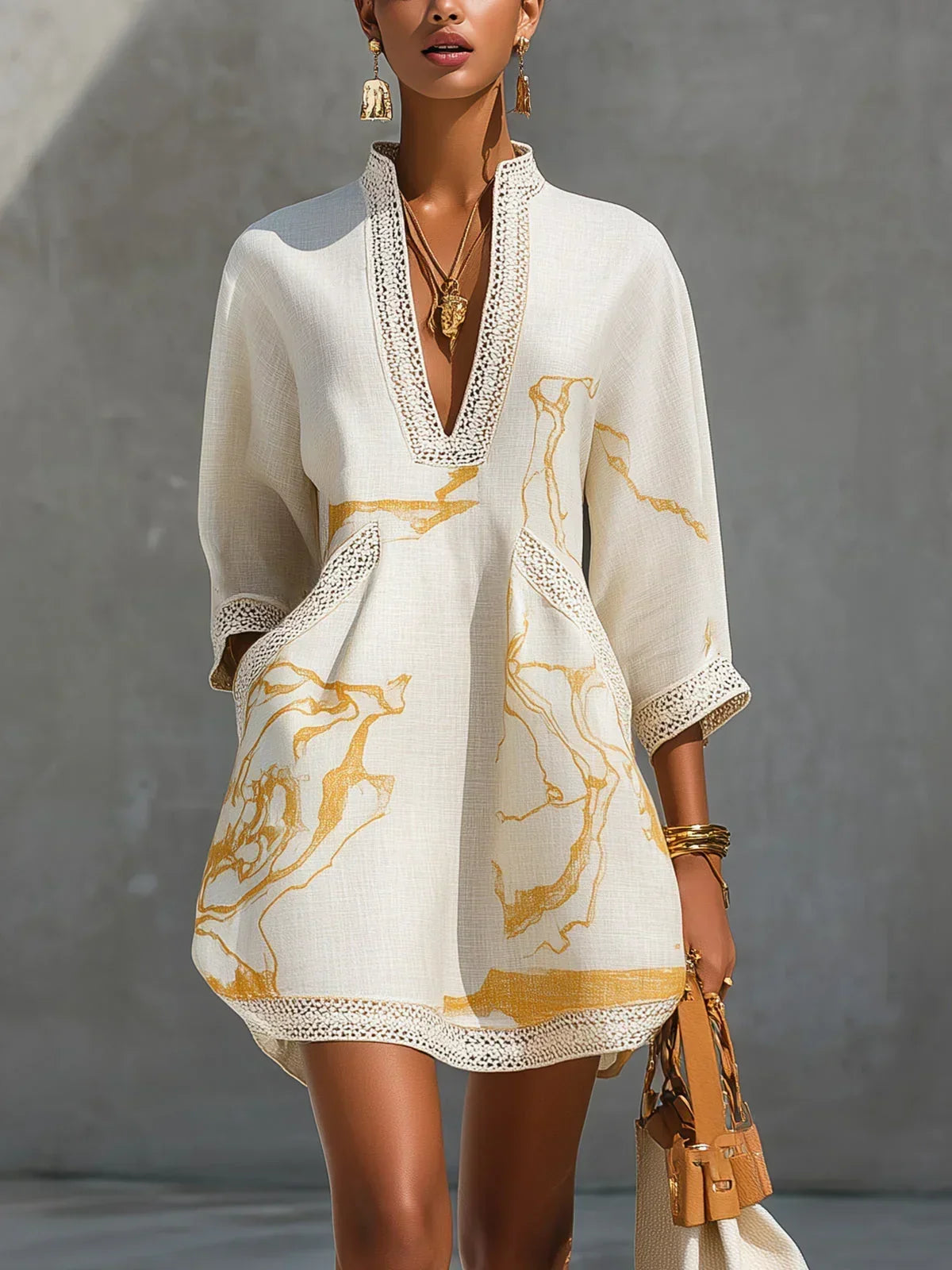 Donatelle | Mini Robe Noire Imprimé Marbre Doré et Dentelle Crochet