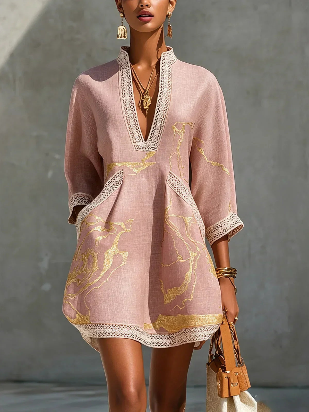 Donatelle | Mini Robe Noire Imprimé Marbre Doré et Dentelle Crochet
