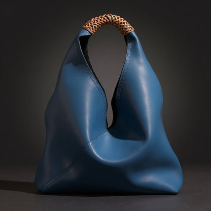 Ilana | Sac Hobo Souple en Cuir de Veau et Anse en Rattan