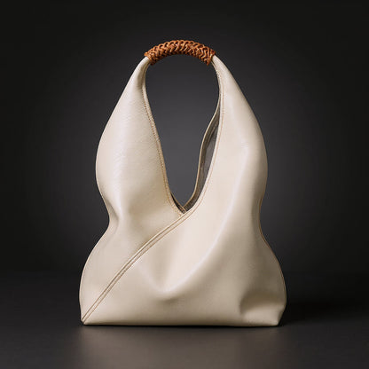 Ilana | Sac Hobo Souple en Cuir de Veau et Anse en Rattan